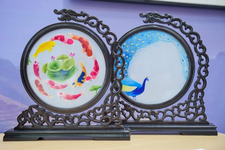 毕节展馆人气火爆 特色产品与工艺美术品备受青睐